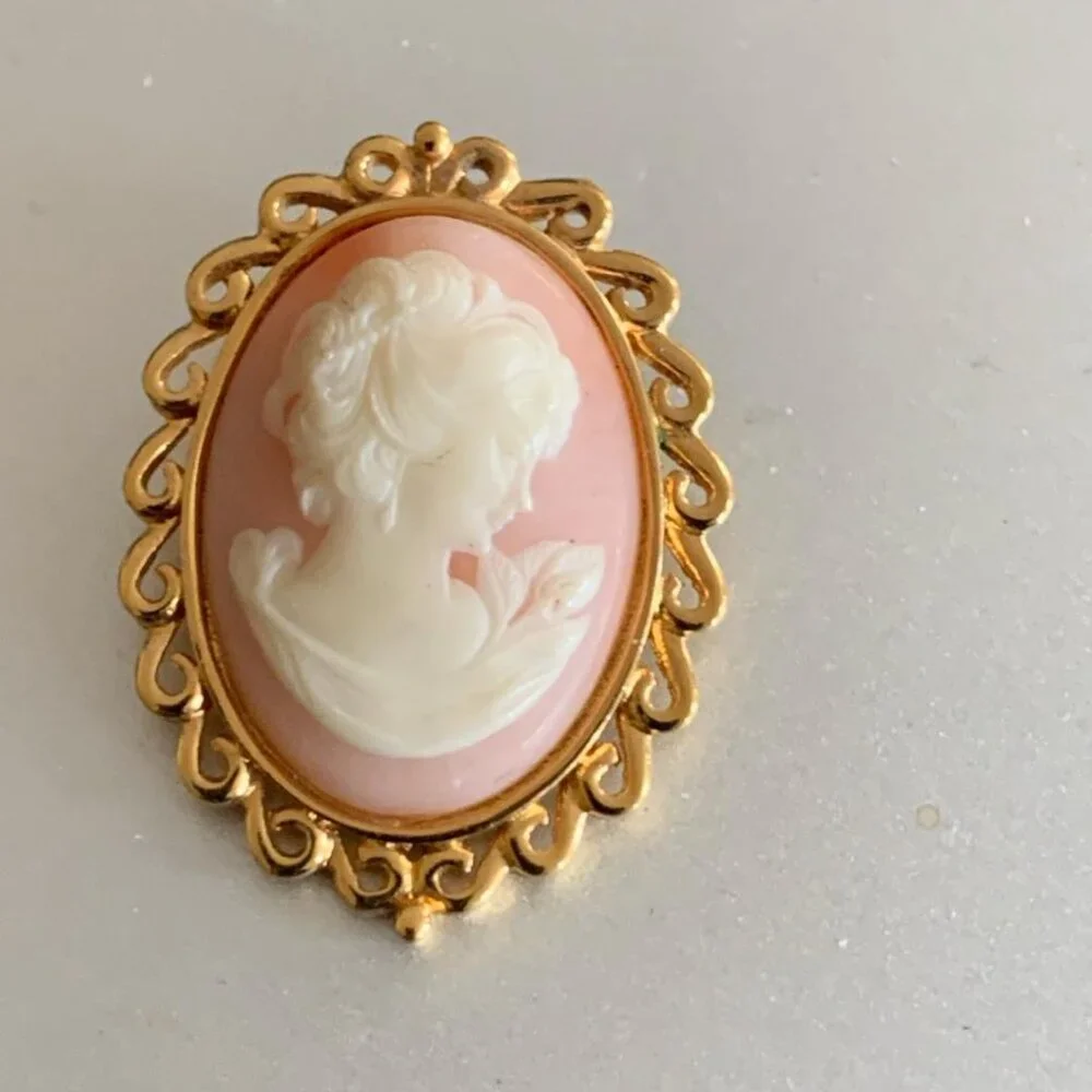 Classy vintage Monet Cameo Brooch